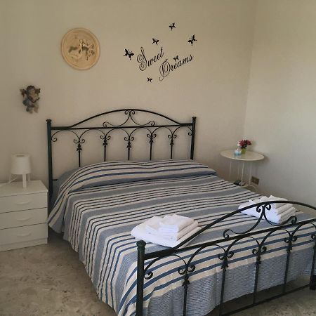 B&B Al Campanile Taranto Bagian luar foto
