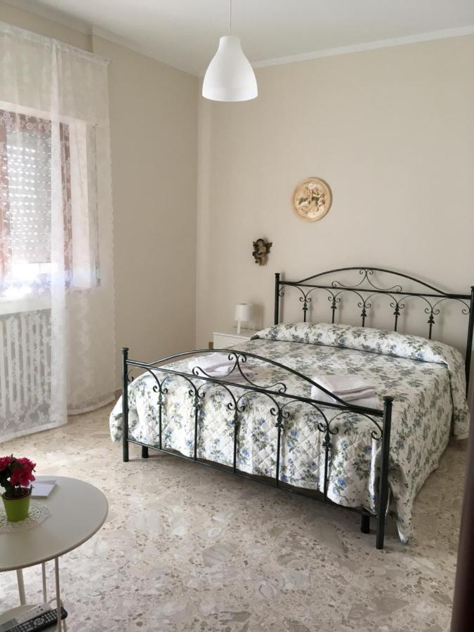 B&B Al Campanile Taranto Bagian luar foto