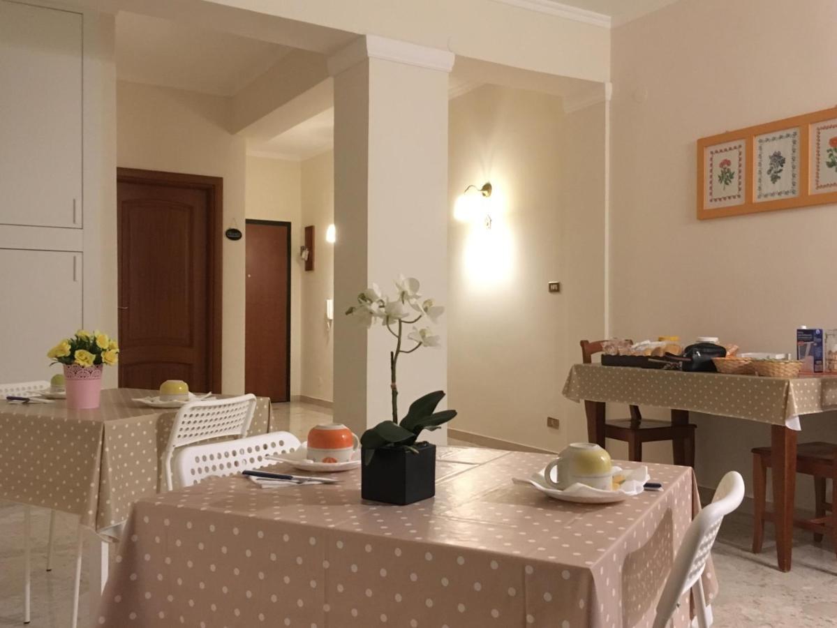 B&B Al Campanile Taranto Bagian luar foto