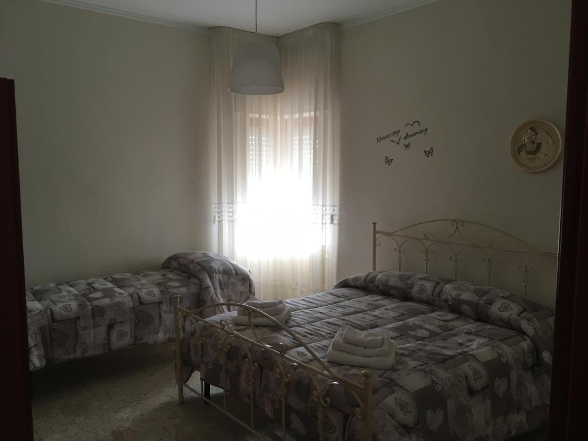 B&B Al Campanile Taranto Bagian luar foto