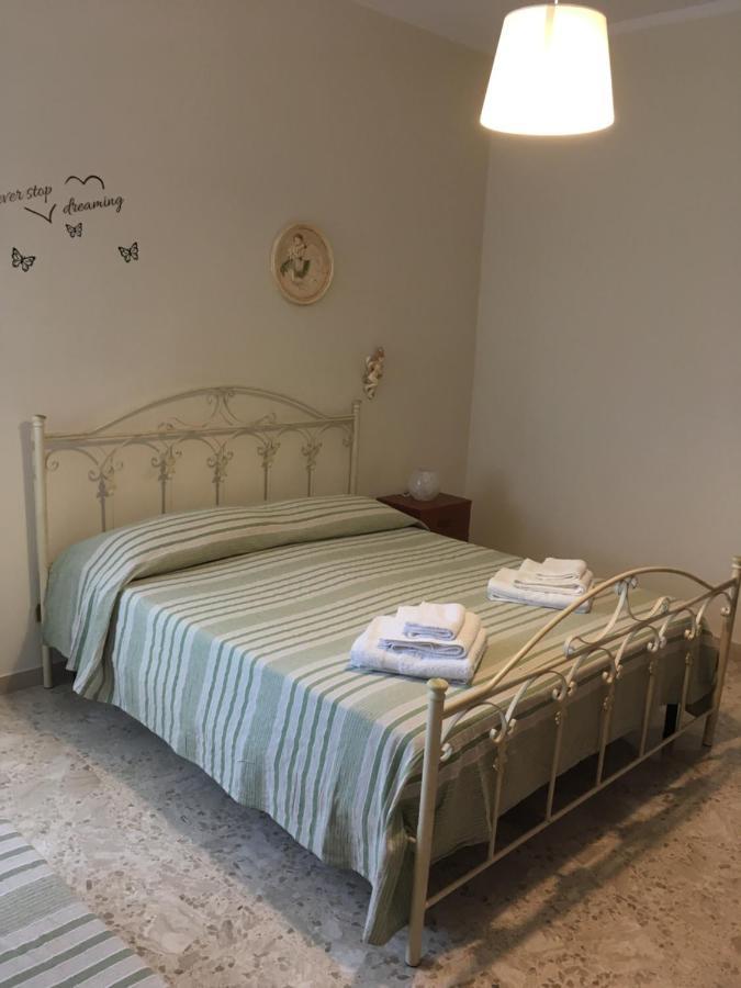 B&B Al Campanile Taranto Bagian luar foto