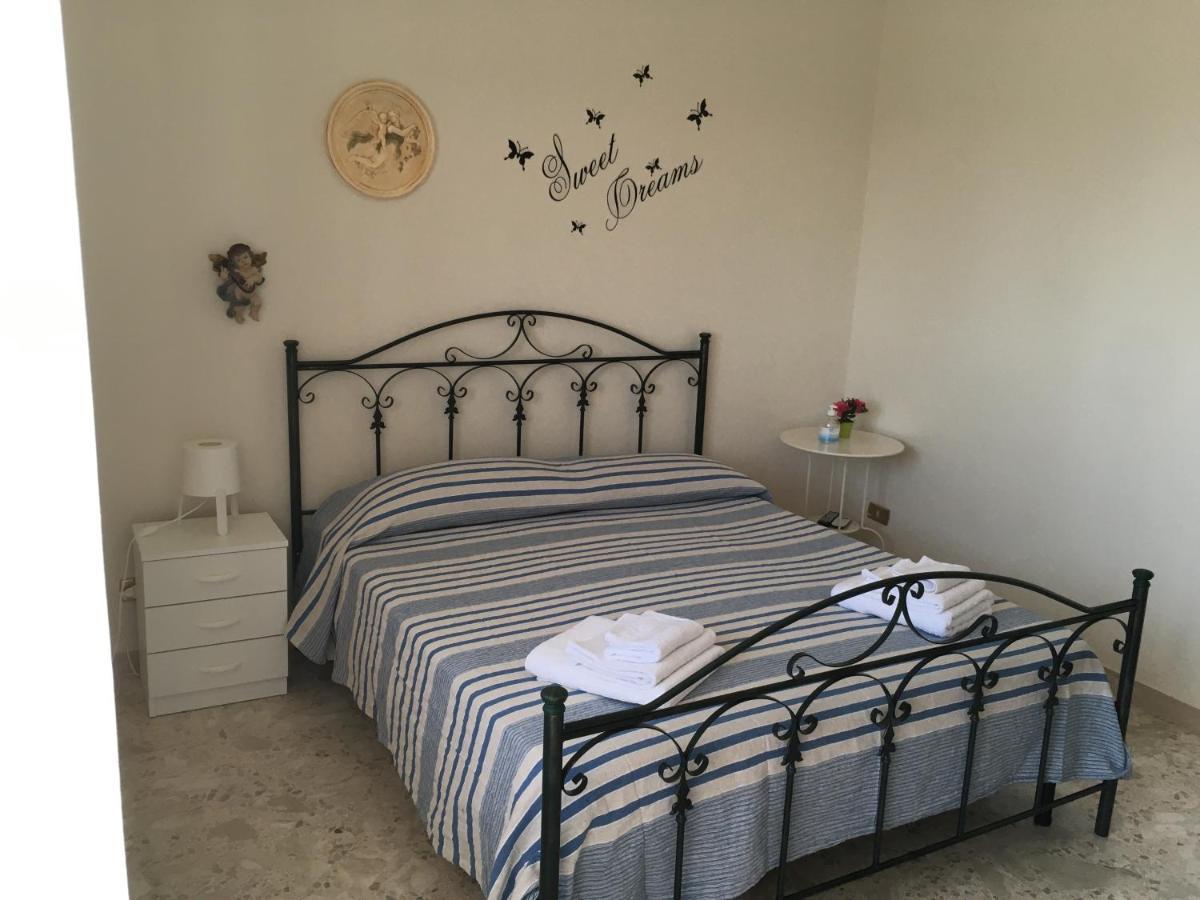 B&B Al Campanile Taranto Bagian luar foto
